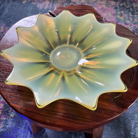 Vintage Fostoria Vaseline Uranium Glass Plate 10" - Picture 5 of 7